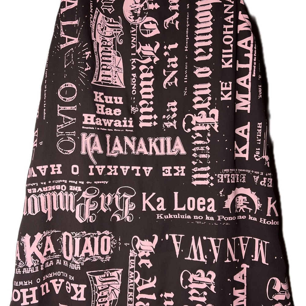 Kaulua`e Nupepa Sleeveless Blouse - Picture 6 of 6